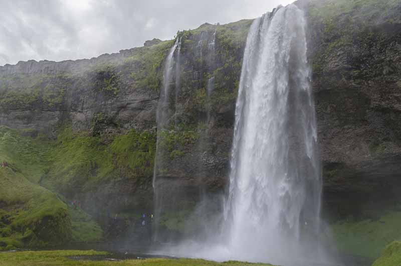 Islandia 088 - catarata de Seljalandsfoss.jpg